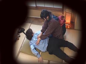 美人でエロ体型と評判の仲居さんがいる旅館に行って 人妻の仲居さんをチップで口説いてみたら･･･4時間　サンプル画像10